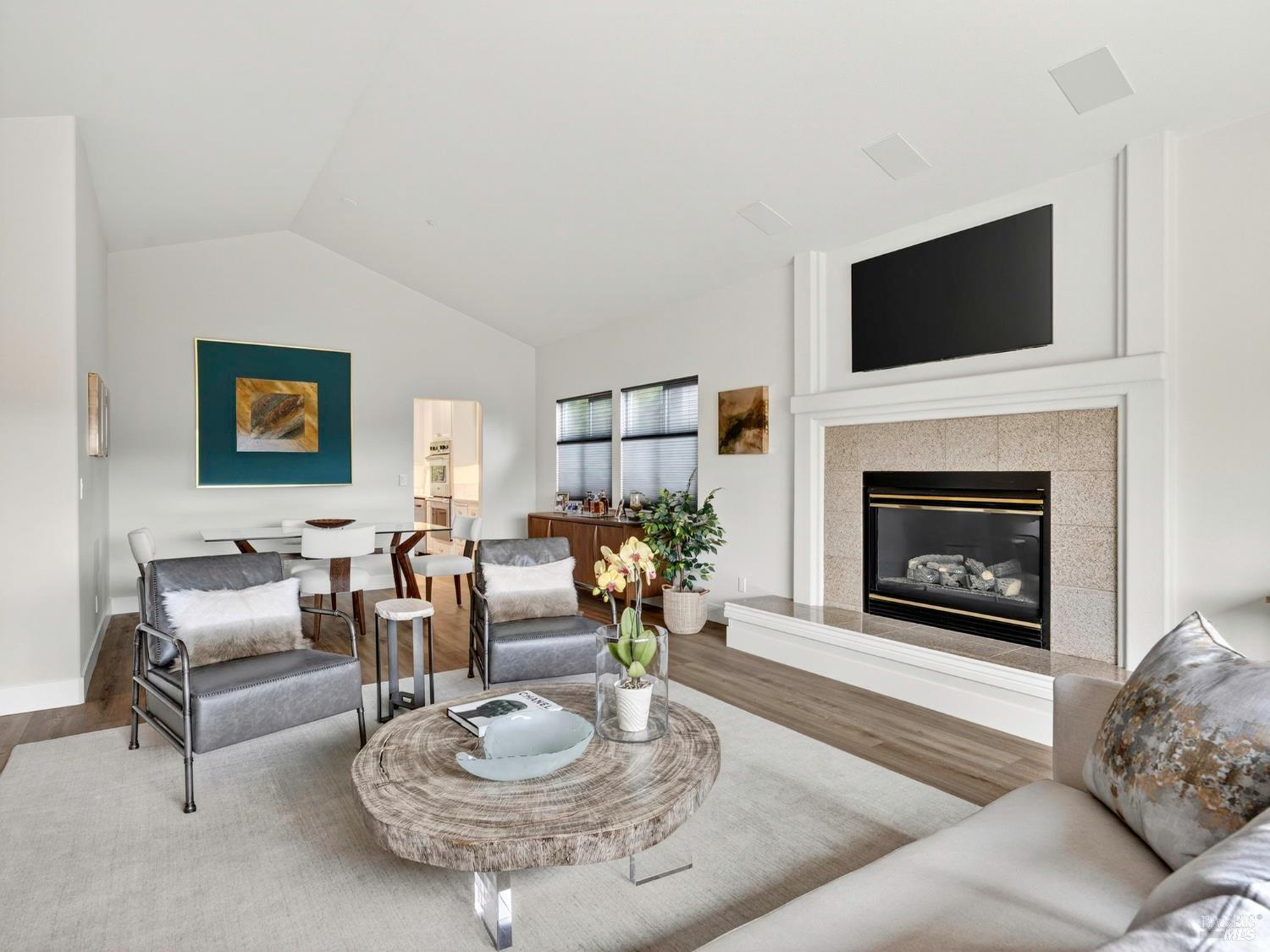 Detail Gallery Image 8 of 38 For 143 Village Oaks Ct, Healdsburg,  CA 95448 - 3 Beds | 2 Baths