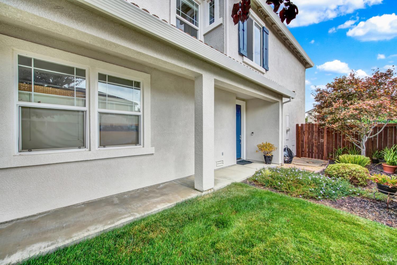 Detail Gallery Image 5 of 56 For 5051 Lakeshore Dr, Fairfield,  CA 94534 - 3 Beds | 2/1 Baths