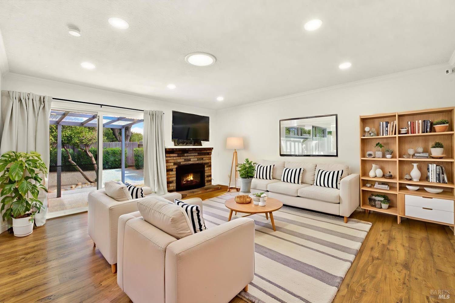 Detail Gallery Image 12 of 41 For 1121 Creekside Dr, Vacaville,  CA 95687 - 3 Beds | 2 Baths