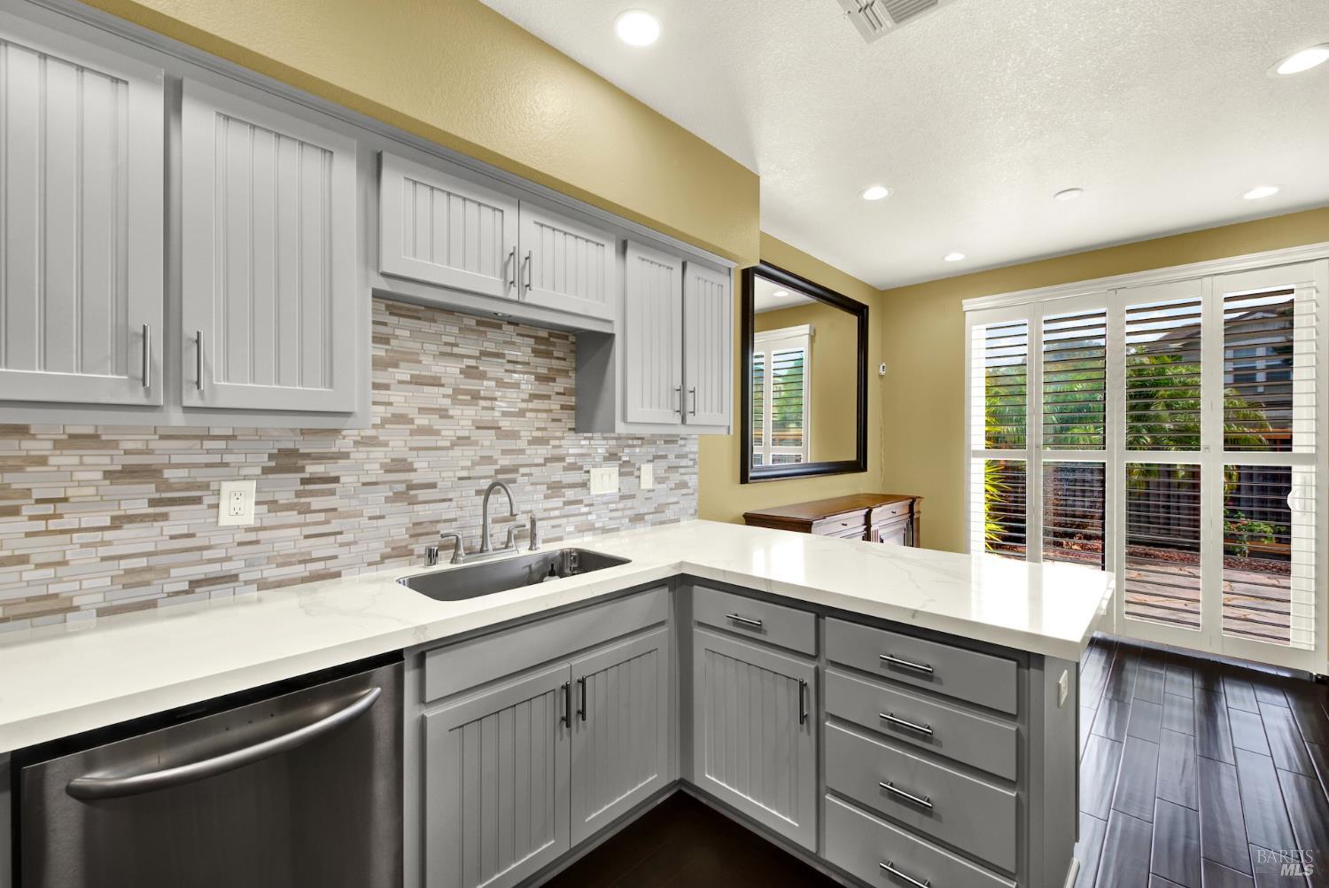 Detail Gallery Image 19 of 56 For 5051 Lakeshore Dr, Fairfield,  CA 94534 - 3 Beds | 2/1 Baths