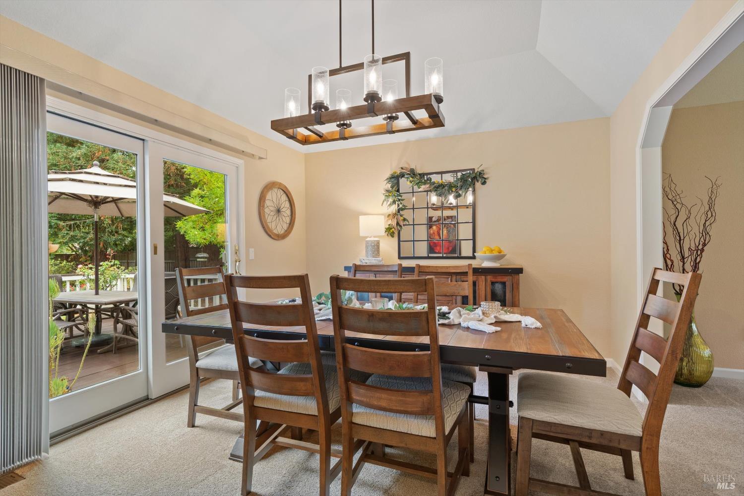 Detail Gallery Image 4 of 30 For 426 Secretariat Ct, Santa Rosa,  CA 95401 - 4 Beds | 2/1 Baths