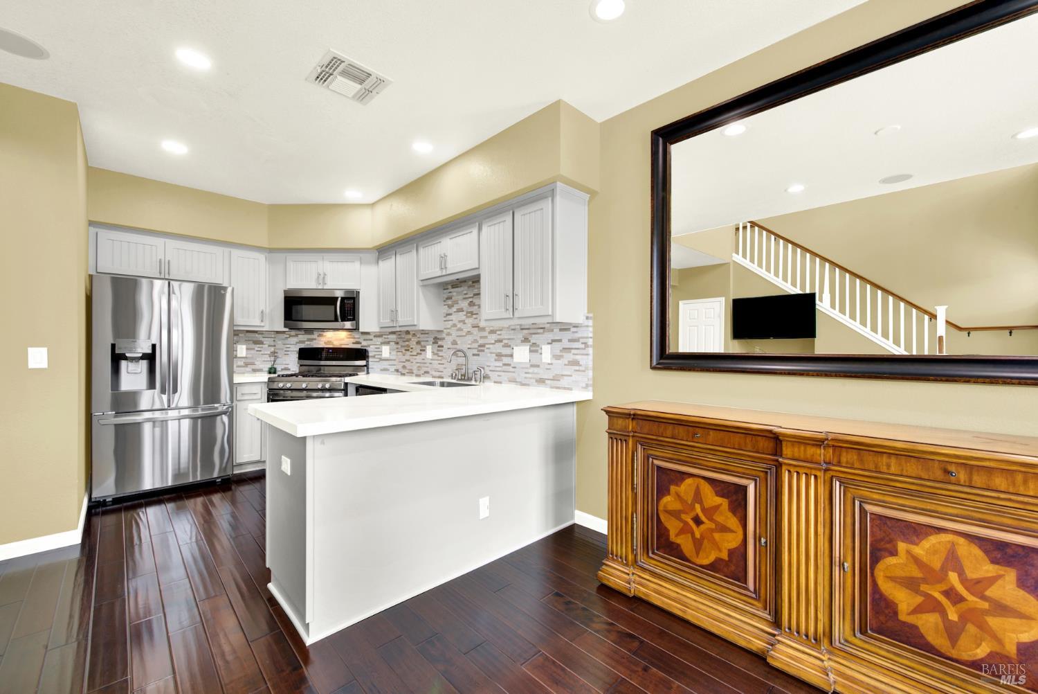 Detail Gallery Image 13 of 56 For 5051 Lakeshore Dr, Fairfield,  CA 94534 - 3 Beds | 2/1 Baths