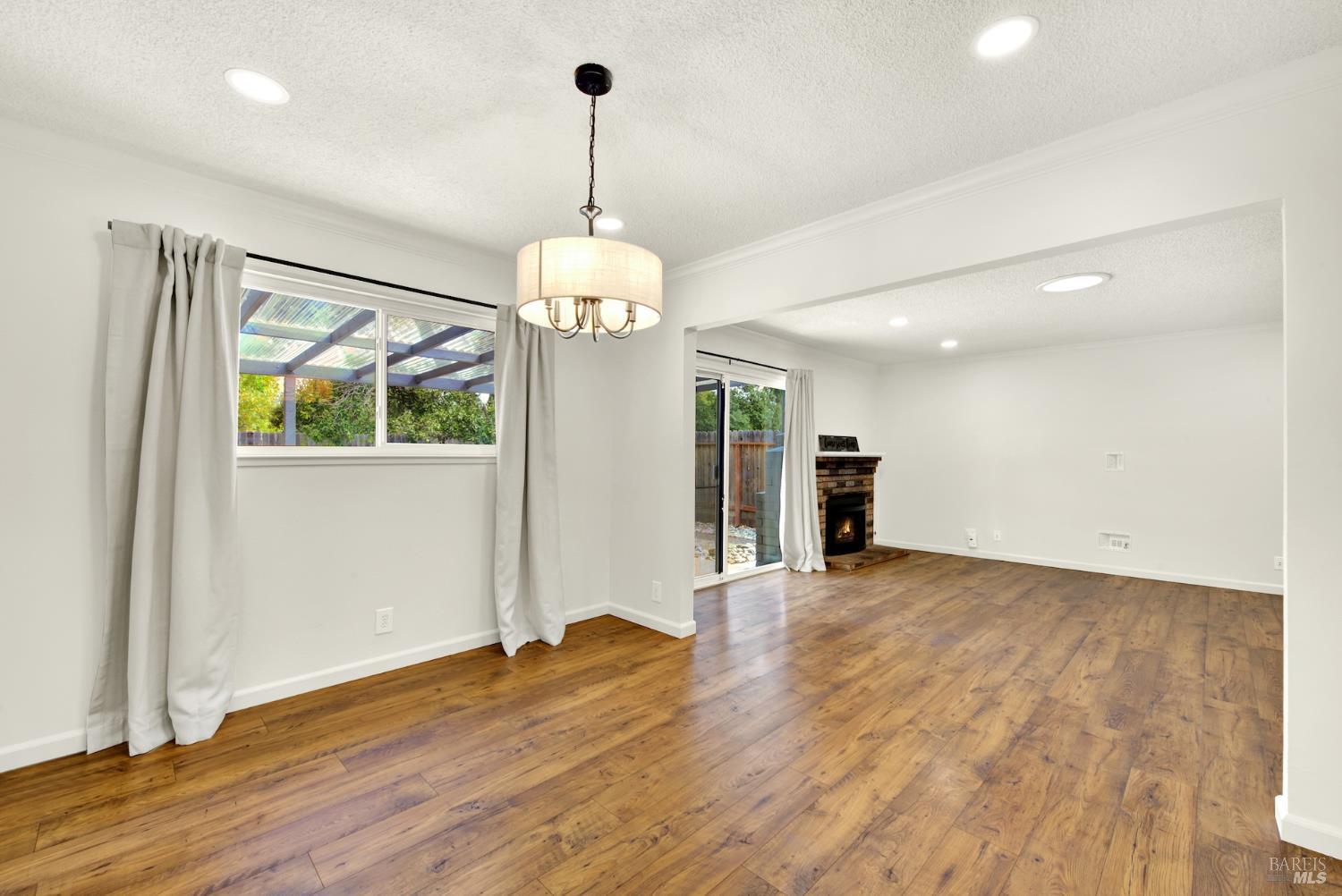 Detail Gallery Image 15 of 41 For 1121 Creekside Dr, Vacaville,  CA 95687 - 3 Beds | 2 Baths
