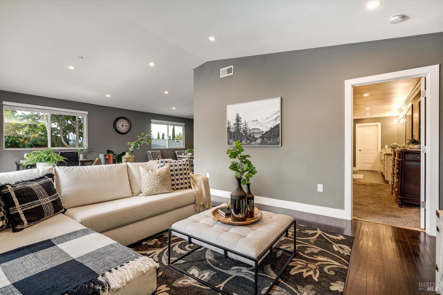 Detail Gallery Image 29 of 56 For 15 Julian Ave, Napa,  CA 94559 - 4 Beds | 2 Baths