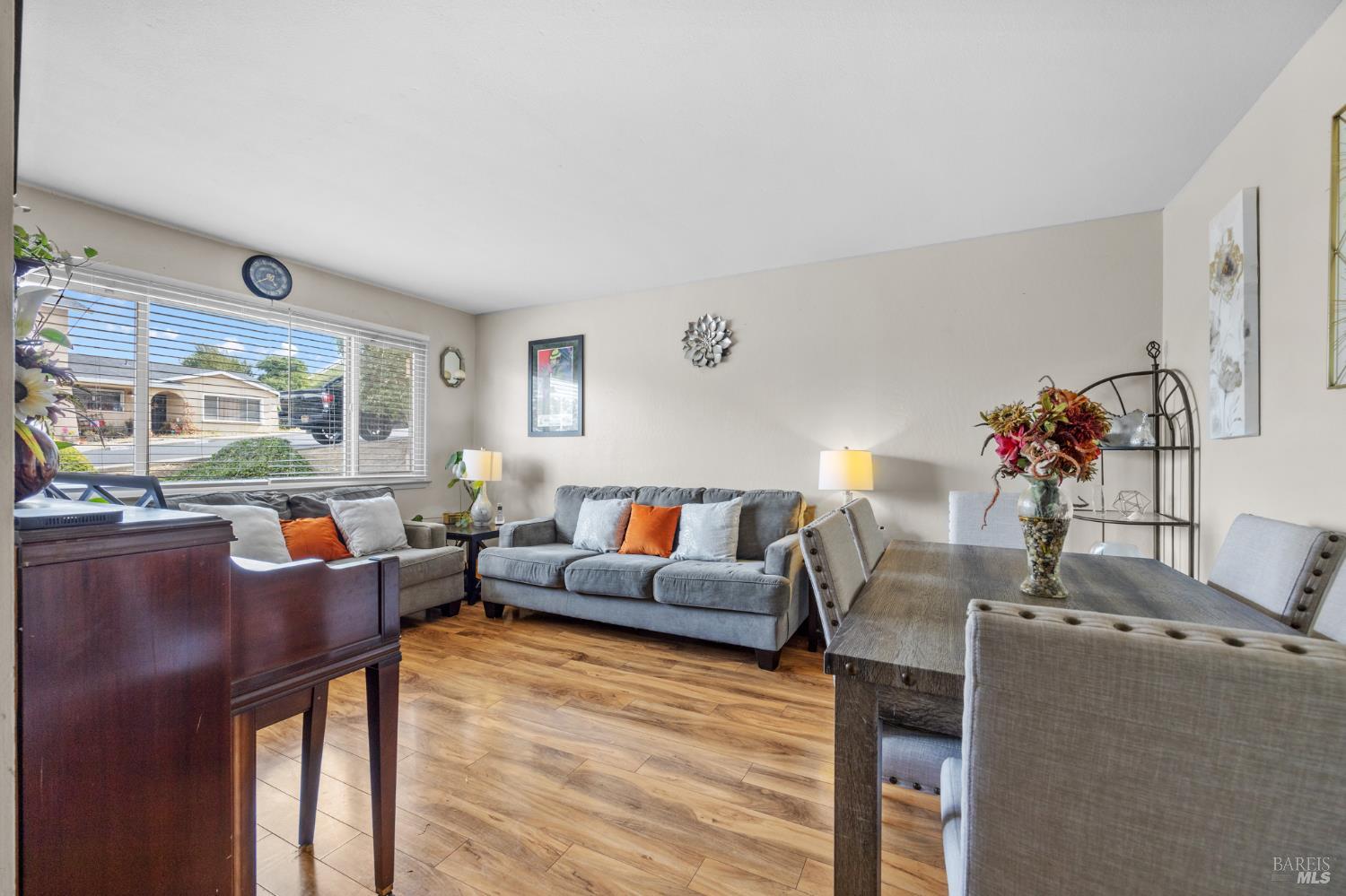 Detail Gallery Image 4 of 34 For 392 Winchester St, Vallejo,  CA 94590 - 4 Beds | 2 Baths