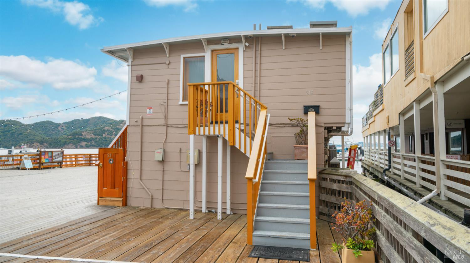Detail Gallery Image 3 of 24 For 21 Main St #F,  Belvedere,  CA 94920 - 2 Beds | 1 Baths