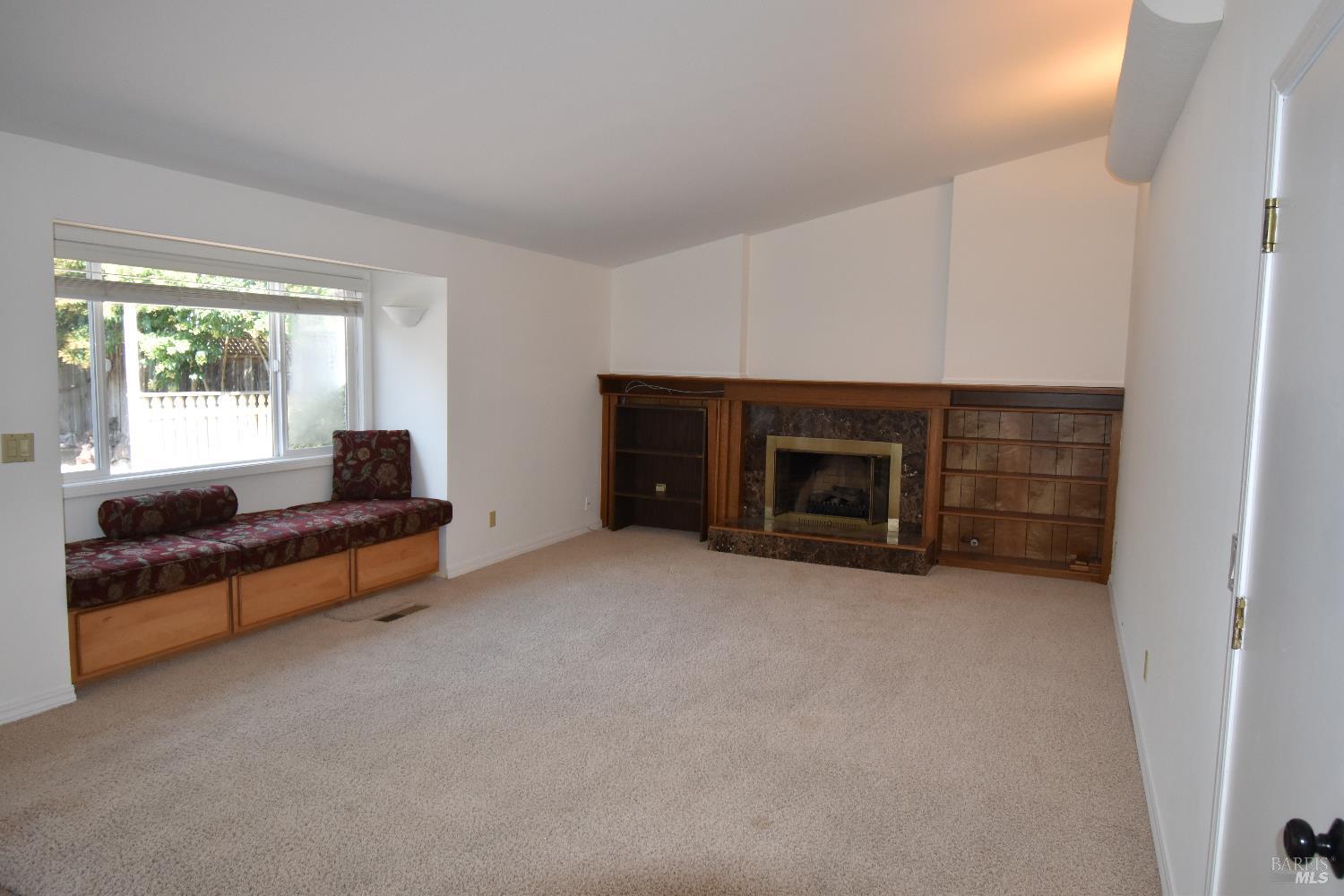 Detail Gallery Image 13 of 30 For 6061 Della Ct, Rohnert Park,  CA 94928 - 3 Beds | 2 Baths
