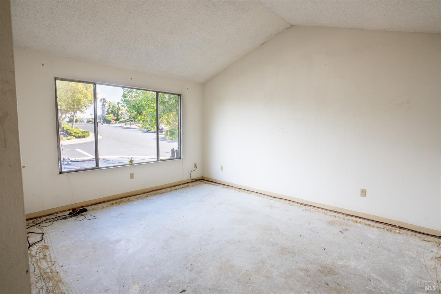 Detail Gallery Image 6 of 34 For 938 Sandy Cove Dr, Rodeo,  CA 94572 - 4 Beds | 2 Baths