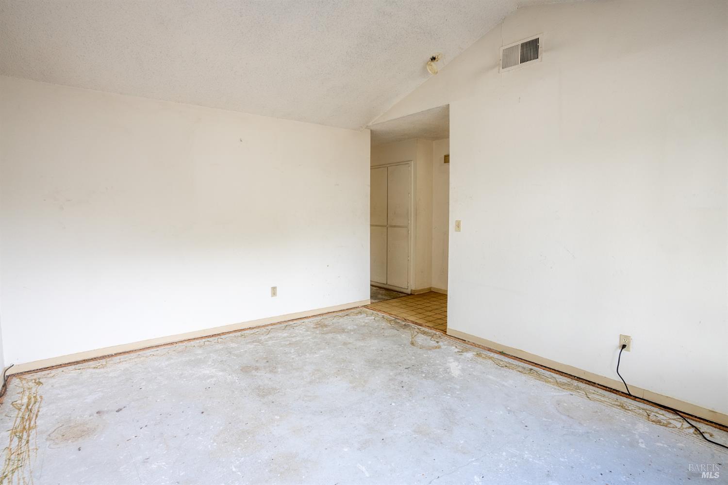 Detail Gallery Image 7 of 34 For 938 Sandy Cove Dr, Rodeo,  CA 94572 - 4 Beds | 2 Baths