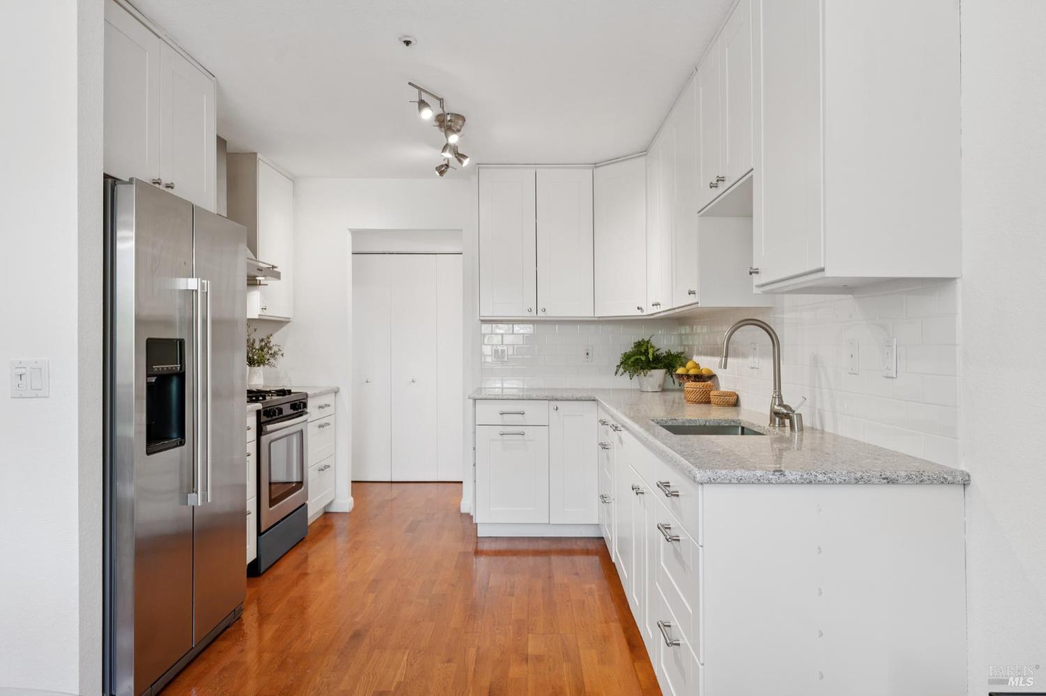 Detail Gallery Image 11 of 29 For 5 Briarwood Ct, Novato,  CA 94947 - 3 Beds | 2/1 Baths