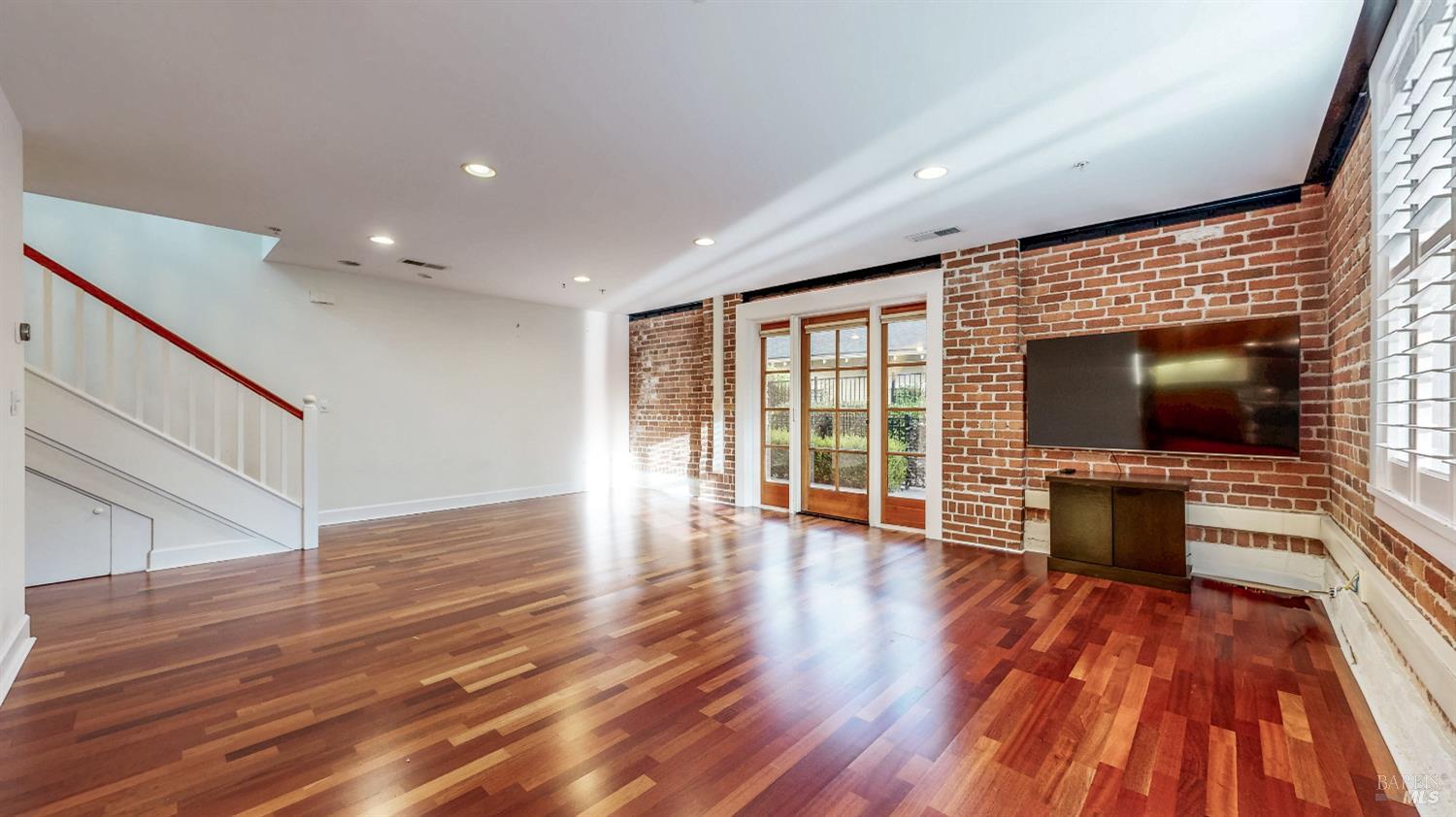 Detail Gallery Image 12 of 52 For 331 Keller St #11,  Petaluma,  CA 94952 - 2 Beds | 2/1 Baths