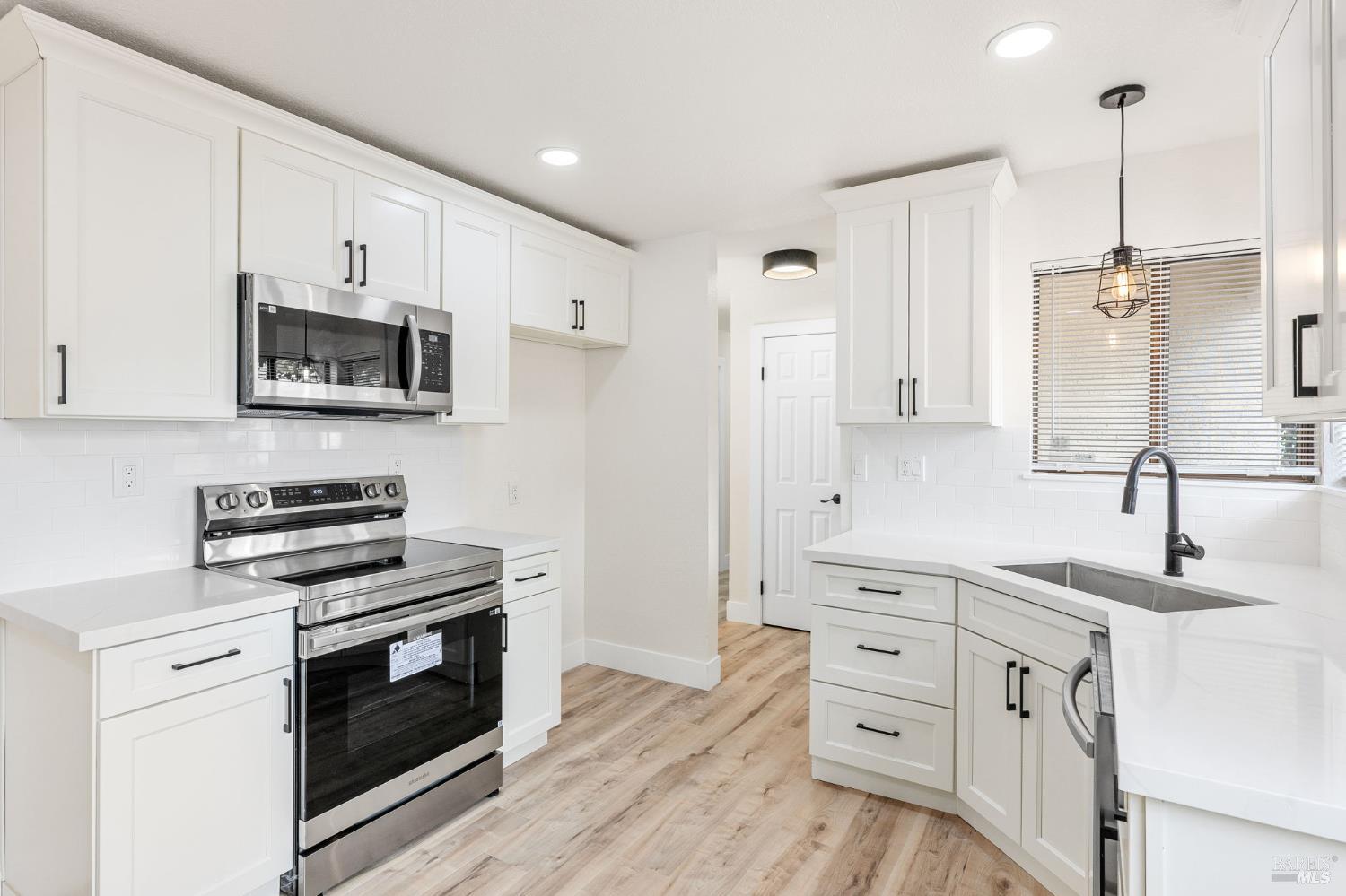 Detail Gallery Image 12 of 38 For 606 Saint Andrews Dr, Vacaville,  CA 95687 - 3 Beds | 1 Baths