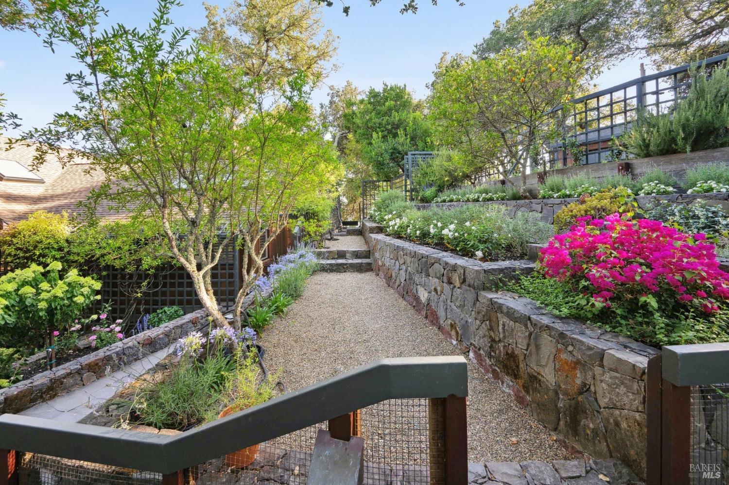 Detail Gallery Image 13 of 78 For 1090 Bart Rd, Sonoma,  CA 95476 - 3 Beds | 2/1 Baths