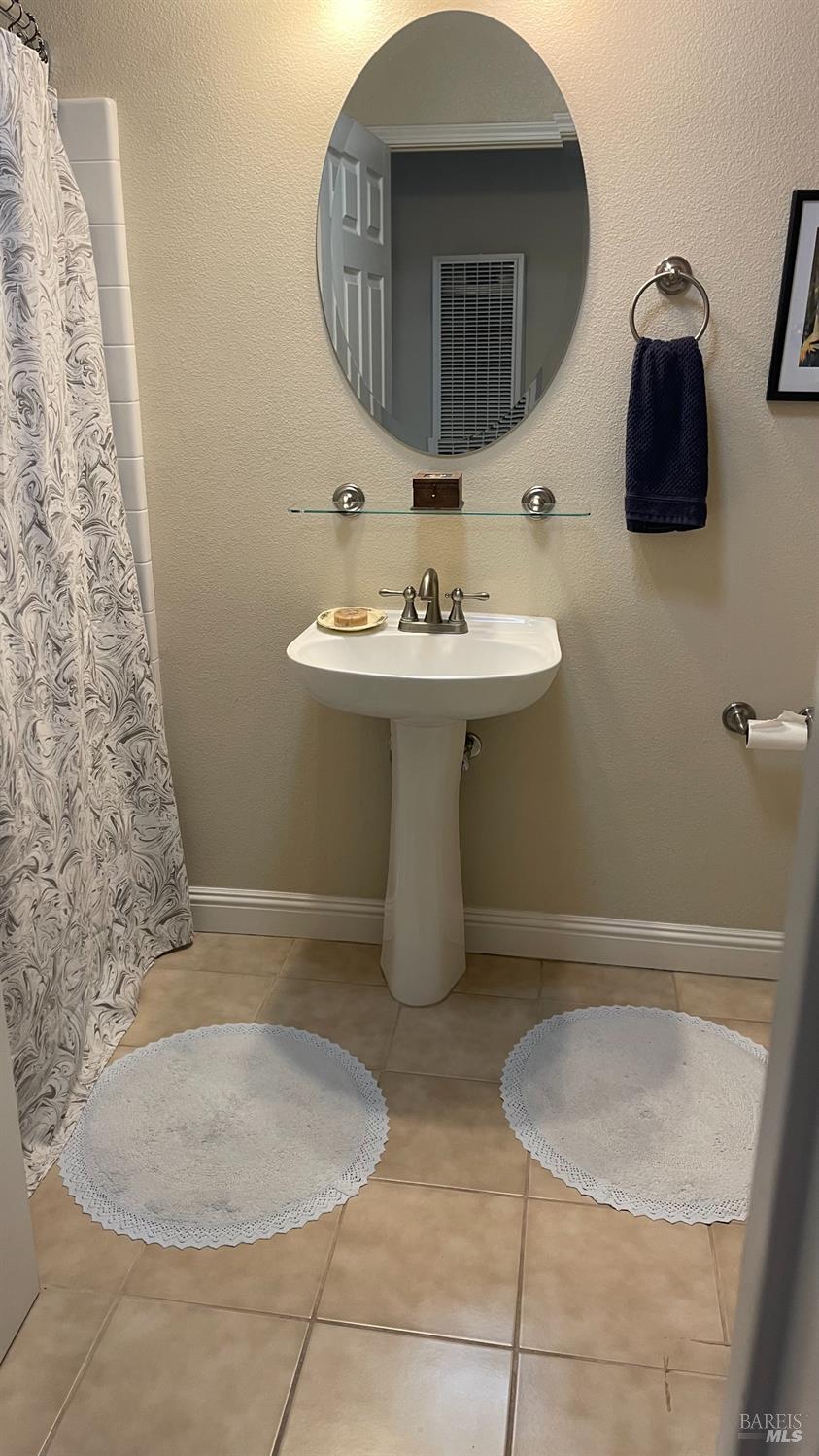 Detail Gallery Image 8 of 8 For 225 Burt St #16,  Santa Rosa,  CA 95407 - 2 Beds | 2 Baths