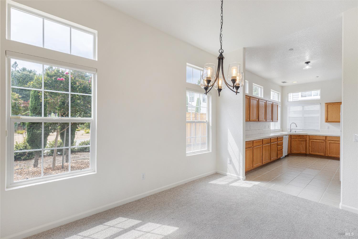 Detail Gallery Image 6 of 32 For 201 Spur Ridge Ln, Healdsburg,  CA 95448 - 3 Beds | 2 Baths