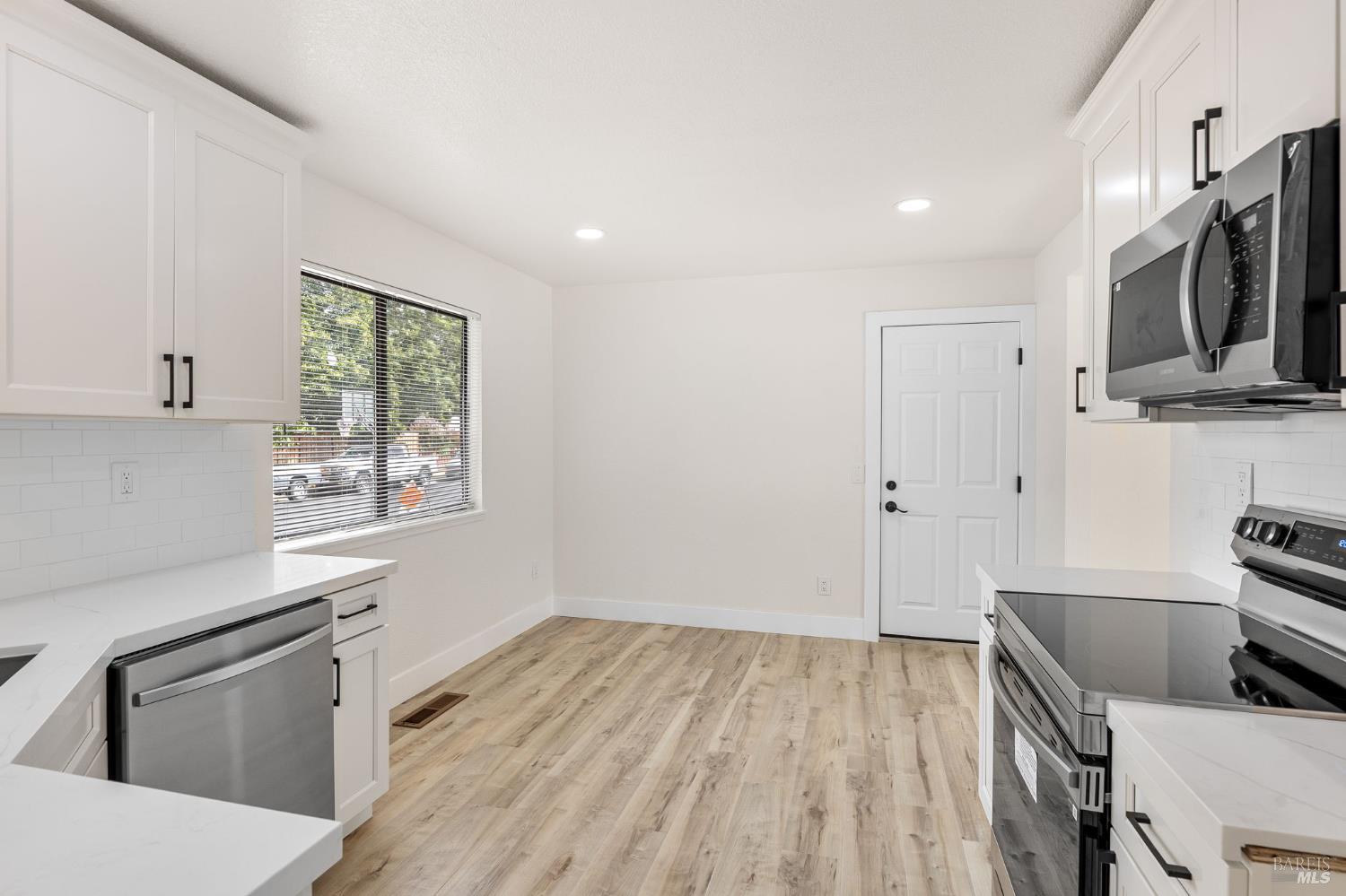 Detail Gallery Image 13 of 38 For 606 Saint Andrews Dr, Vacaville,  CA 95687 - 3 Beds | 1 Baths