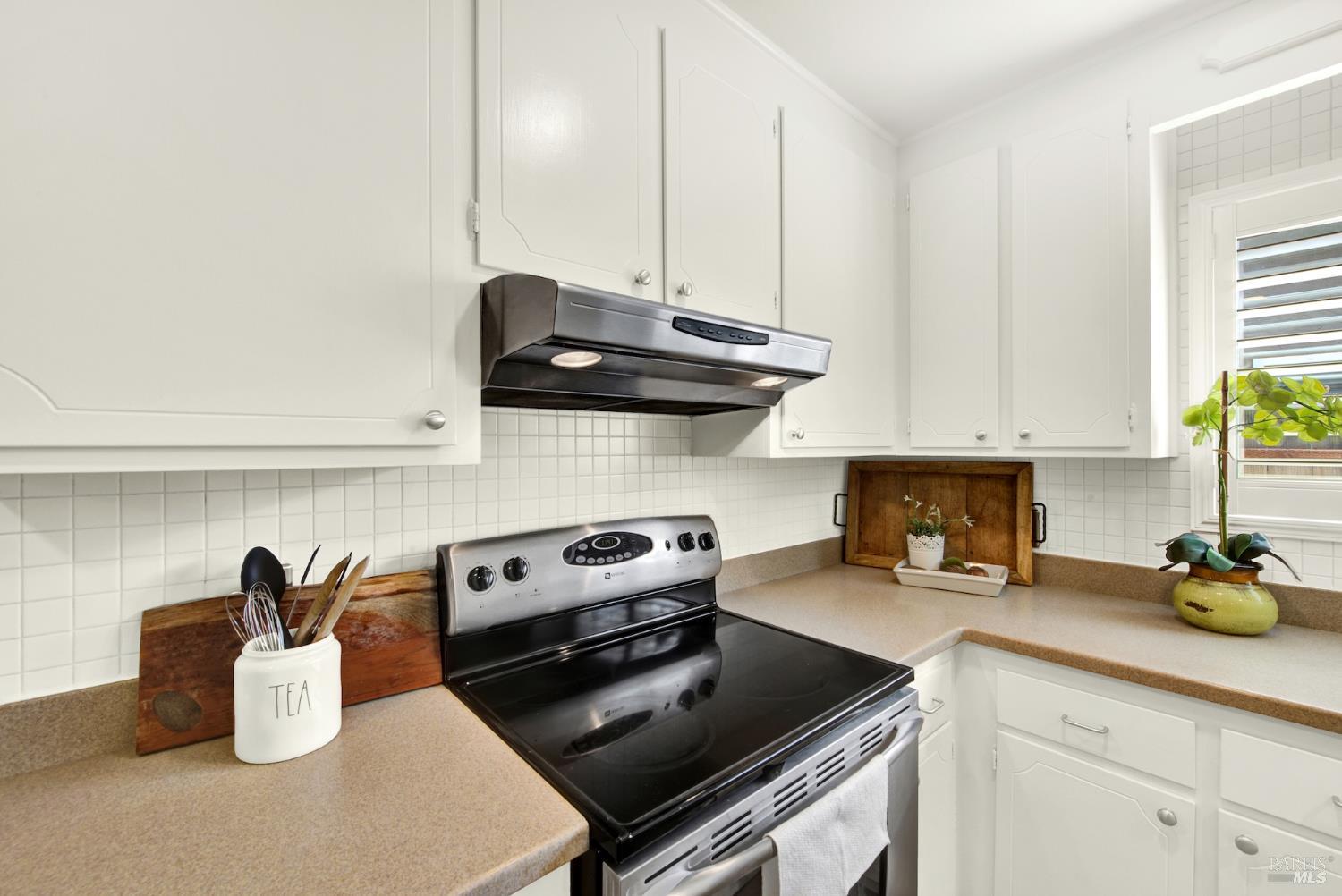 Detail Gallery Image 7 of 41 For 1121 Creekside Dr, Vacaville,  CA 95687 - 3 Beds | 2 Baths