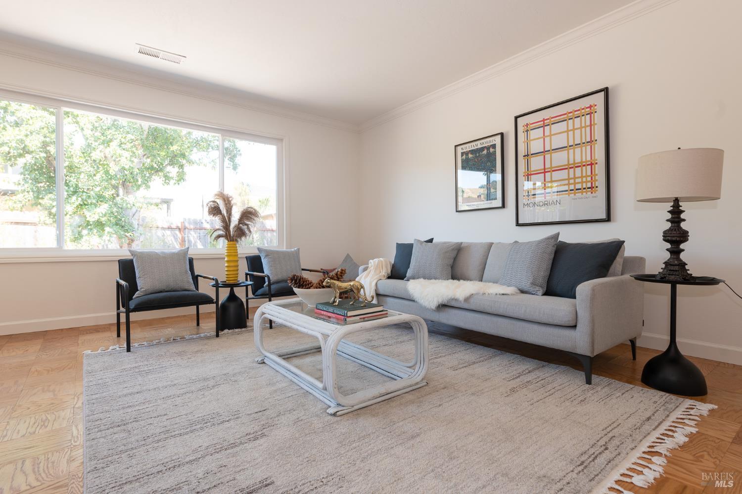 Detail Gallery Image 13 of 38 For 181 Lucas Park Dr, San Rafael,  CA 94903 - 3 Beds | 2 Baths