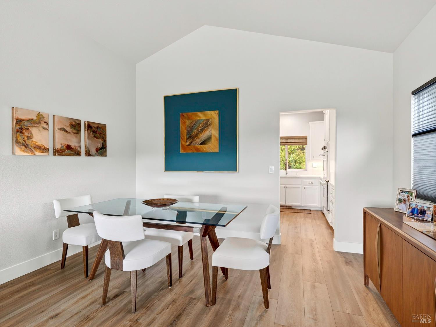 Detail Gallery Image 10 of 38 For 143 Village Oaks Ct, Healdsburg,  CA 95448 - 3 Beds | 2 Baths