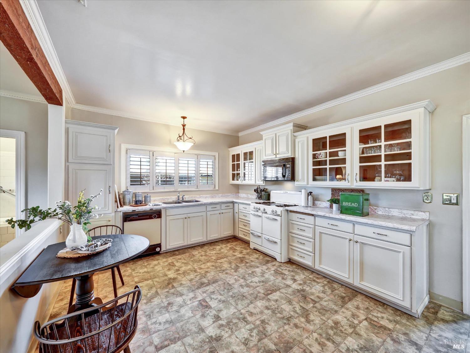 Detail Gallery Image 16 of 52 For 2060 Hagen Rd, Napa,  CA 94558 - 3 Beds | 2 Baths