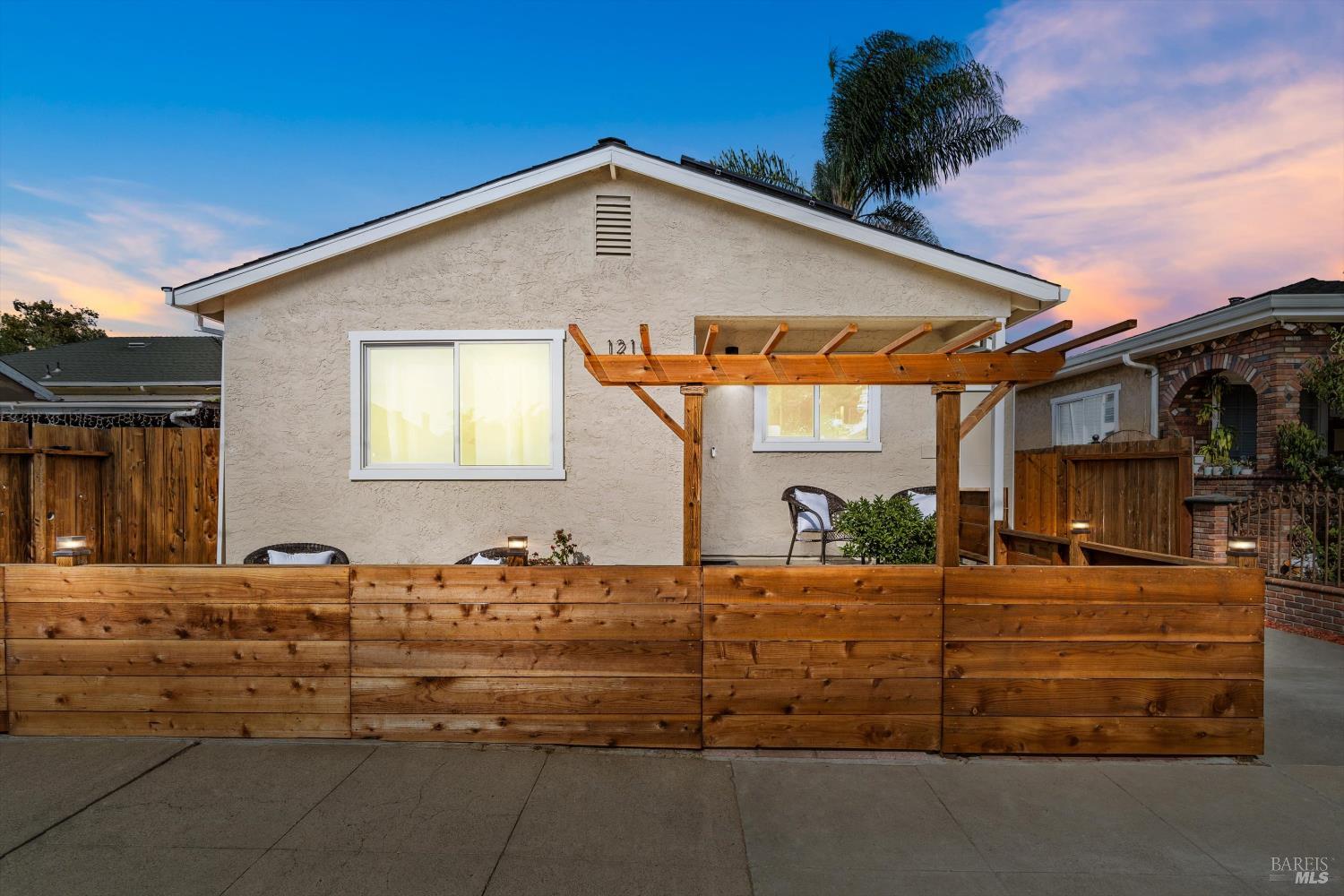 Detail Gallery Image 3 of 28 For 1210 Mastic St, San Jose,  CA 95110 - 2 Beds | 1 Baths
