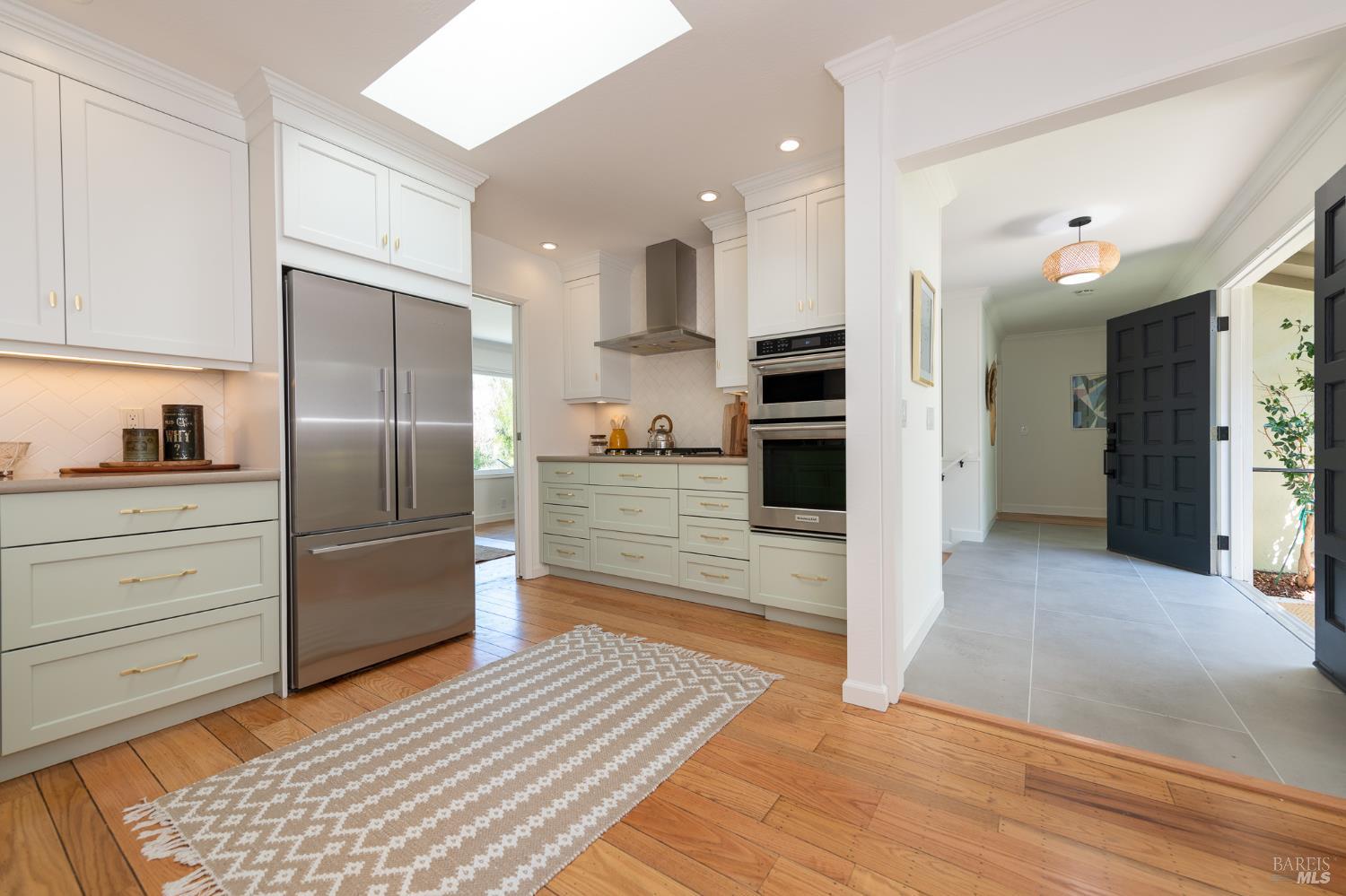Detail Gallery Image 3 of 38 For 181 Lucas Park Dr, San Rafael,  CA 94903 - 3 Beds | 2 Baths