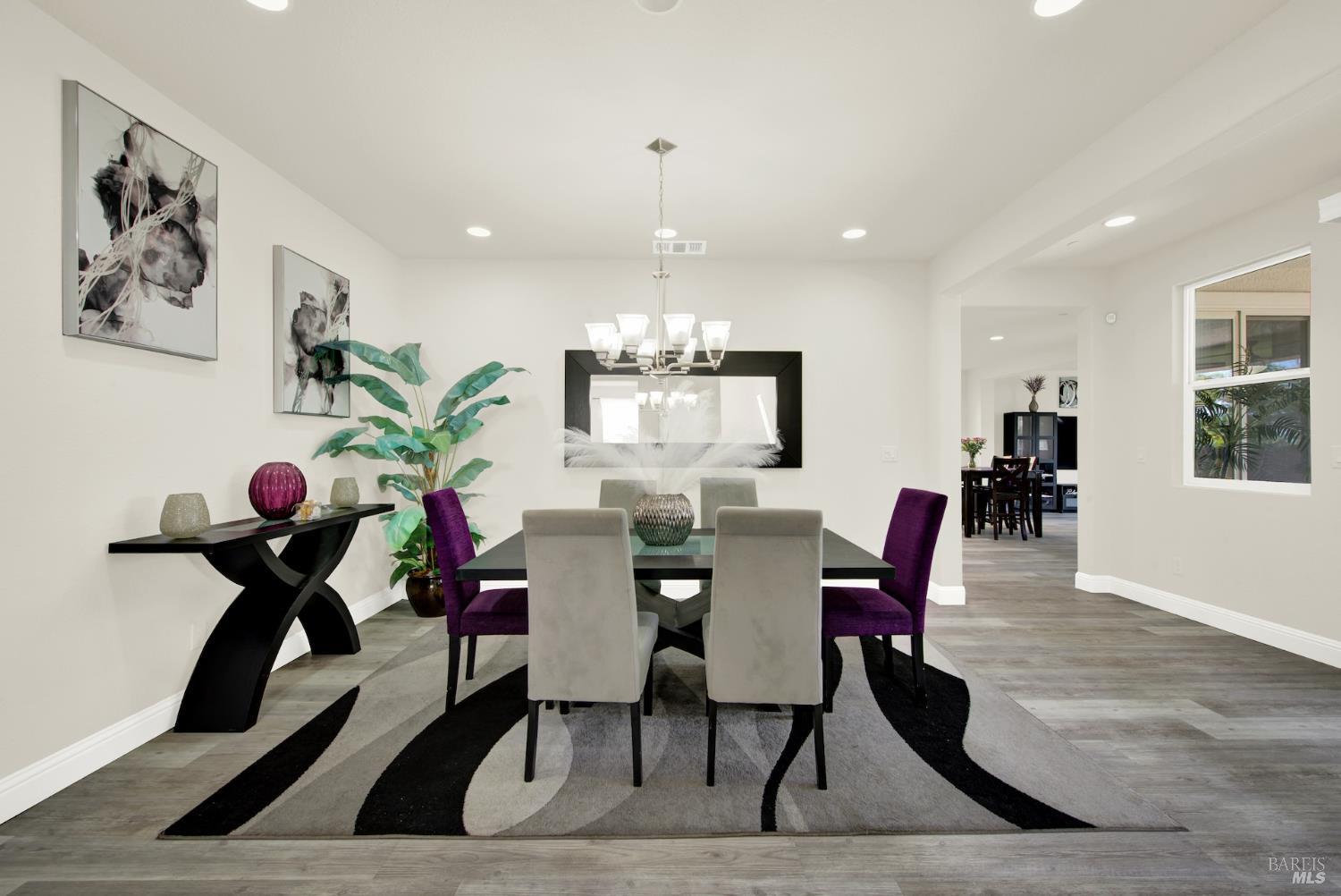 Detail Gallery Image 9 of 82 For 2437 Sanders Ln, Fairfield,  CA 94533 - 5 Beds | 4 Baths