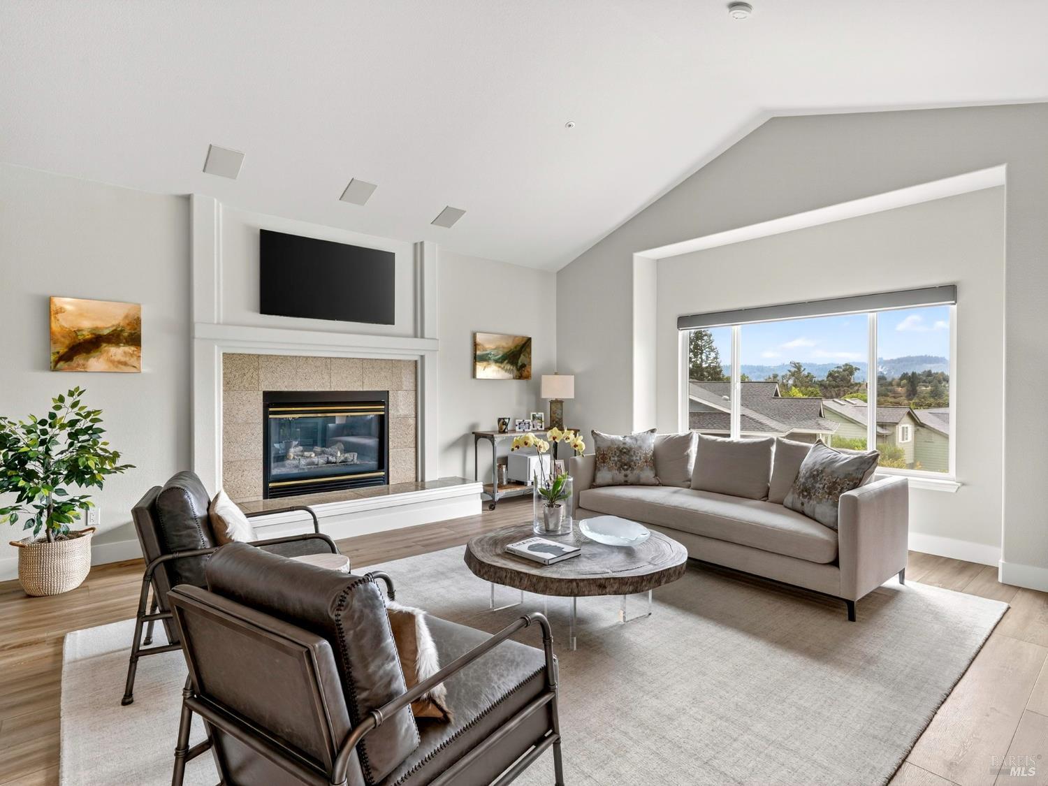 Detail Gallery Image 7 of 38 For 143 Village Oaks Ct, Healdsburg,  CA 95448 - 3 Beds | 2 Baths