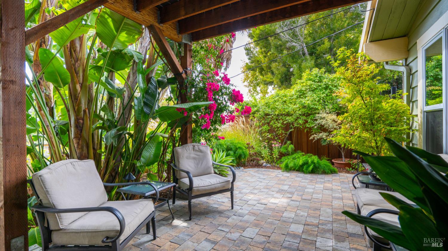 Detail Gallery Image 4 of 61 For 1453 E 4th St, Benicia,  CA 94510 - 4 Beds | 3 Baths