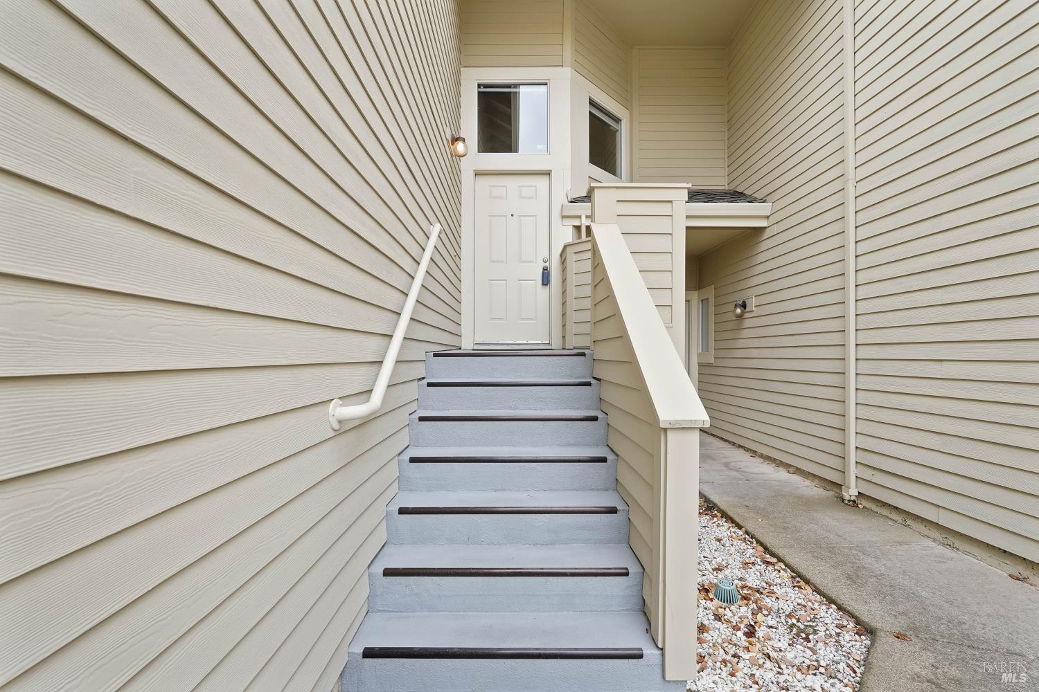 Detail Gallery Image 3 of 41 For 416 Lighthouse Ct, Hercules,  CA 94547 - 2 Beds | 2 Baths