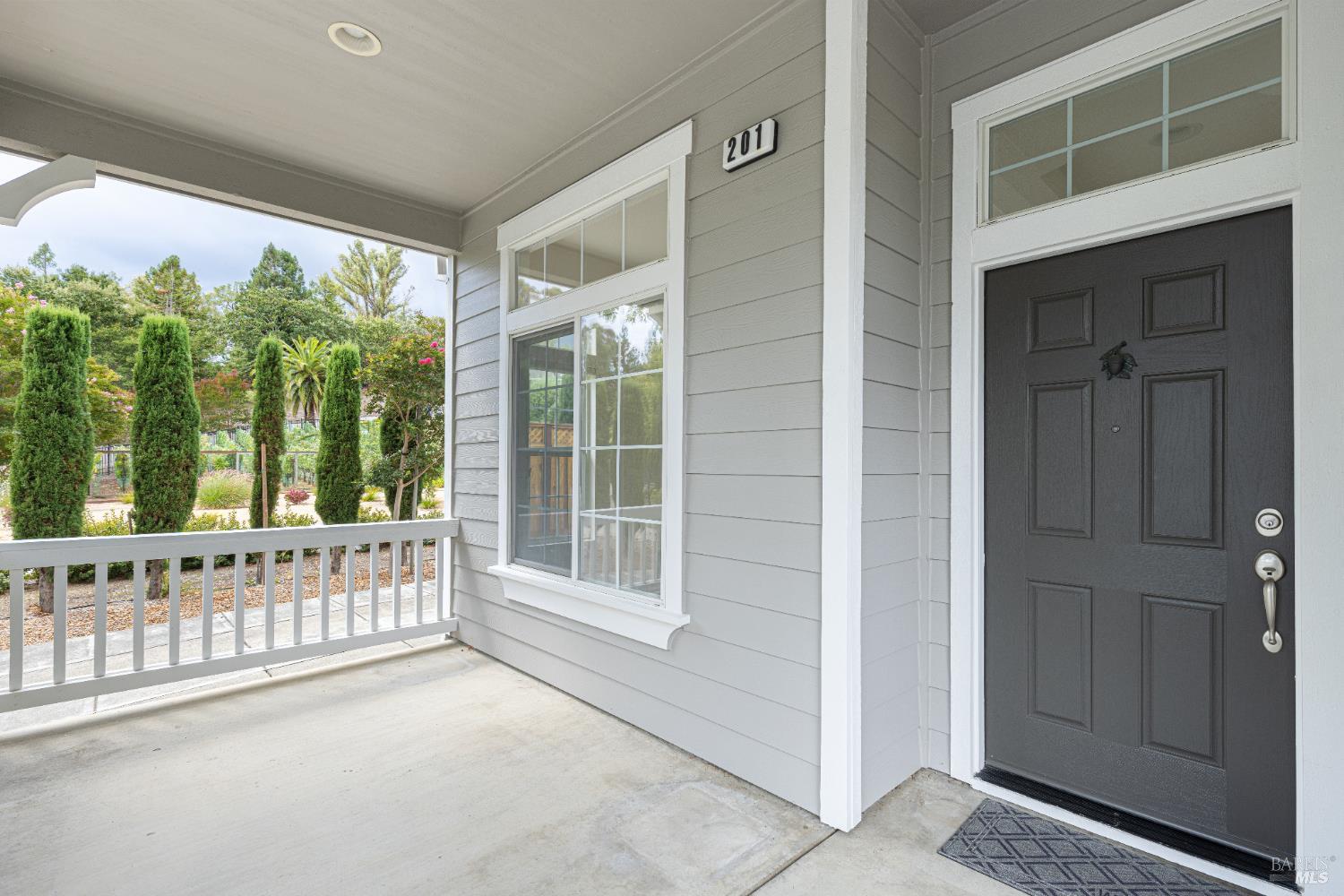 Detail Gallery Image 3 of 32 For 201 Spur Ridge Ln, Healdsburg,  CA 95448 - 3 Beds | 2 Baths
