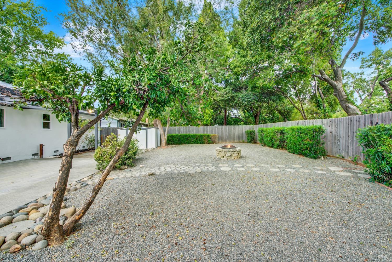 Detail Gallery Image 37 of 41 For 1121 Creekside Dr, Vacaville,  CA 95687 - 3 Beds | 2 Baths
