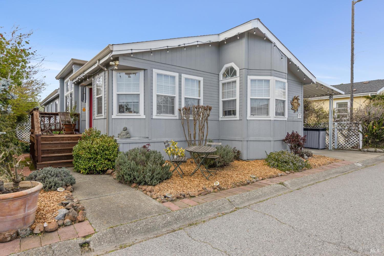 Detail Gallery Image 1 of 1 For 37 Yosemite Rd, San Rafael,  CA 94903 - 3 Beds | 2 Baths