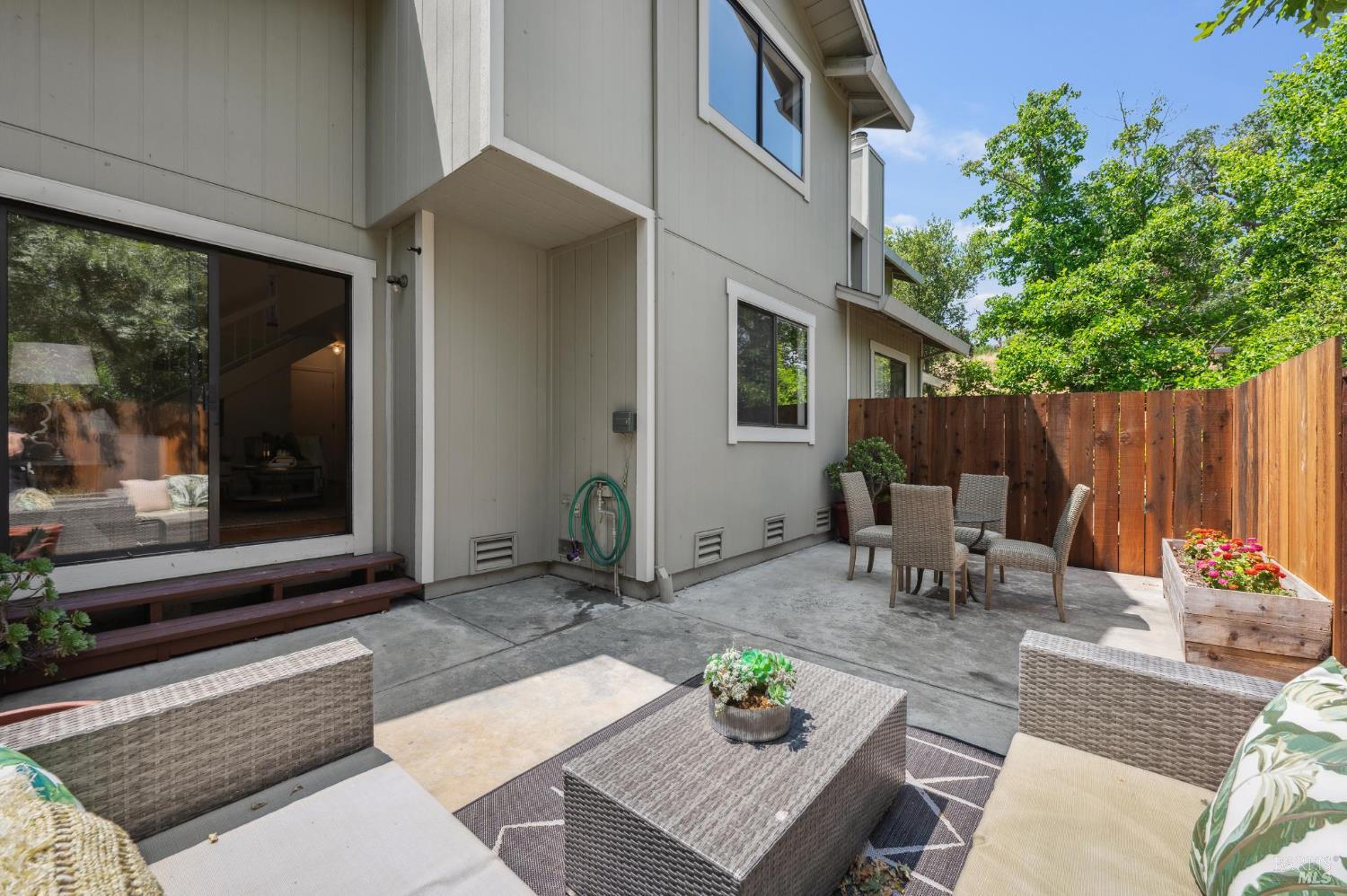 Detail Gallery Image 25 of 29 For 5 Briarwood Ct, Novato,  CA 94947 - 3 Beds | 2/1 Baths