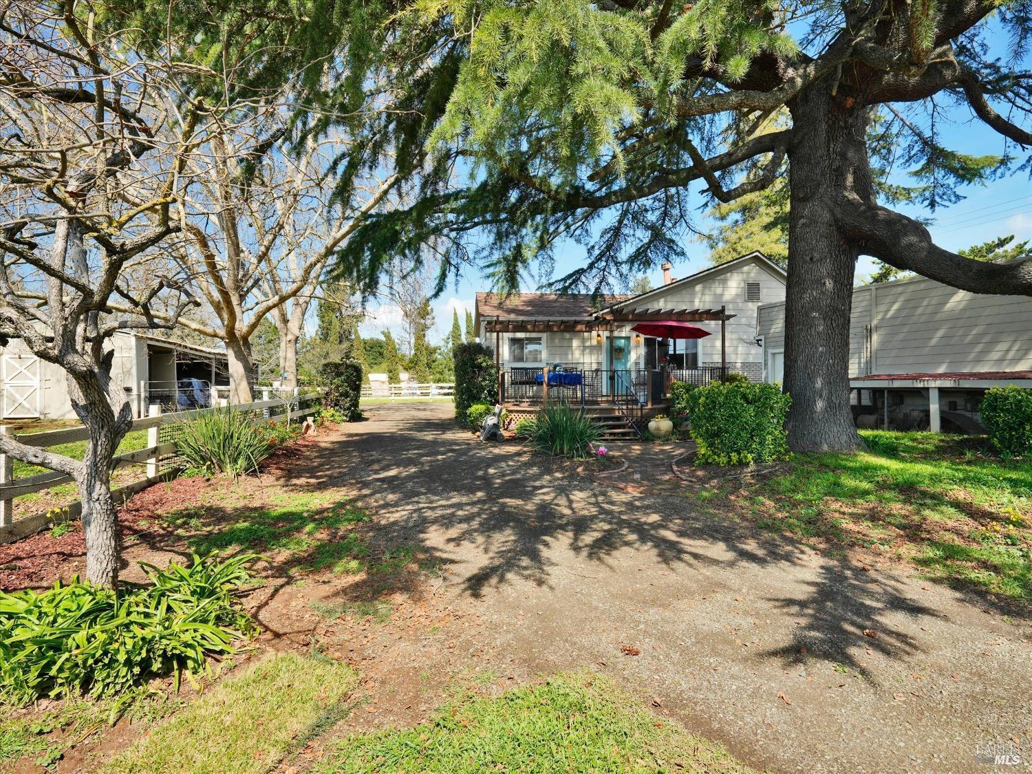 Detail Gallery Image 5 of 52 For 2060 Hagen Rd, Napa,  CA 94558 - 3 Beds | 2 Baths