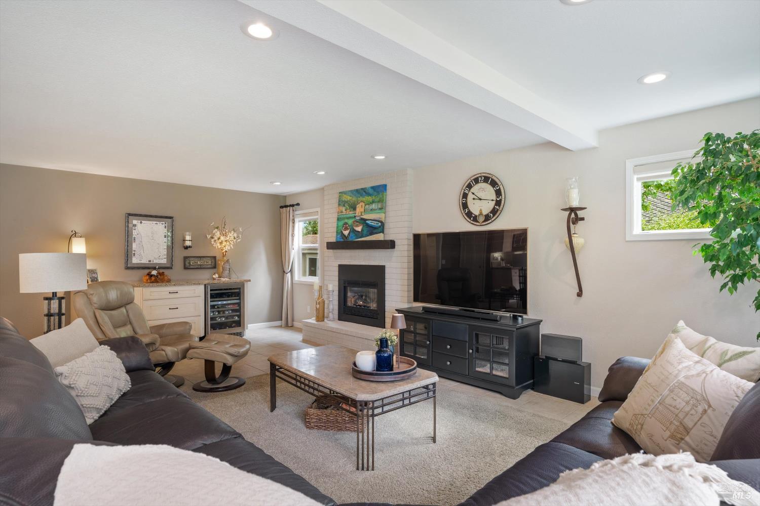 Detail Gallery Image 9 of 30 For 426 Secretariat Ct, Santa Rosa,  CA 95401 - 4 Beds | 2/1 Baths