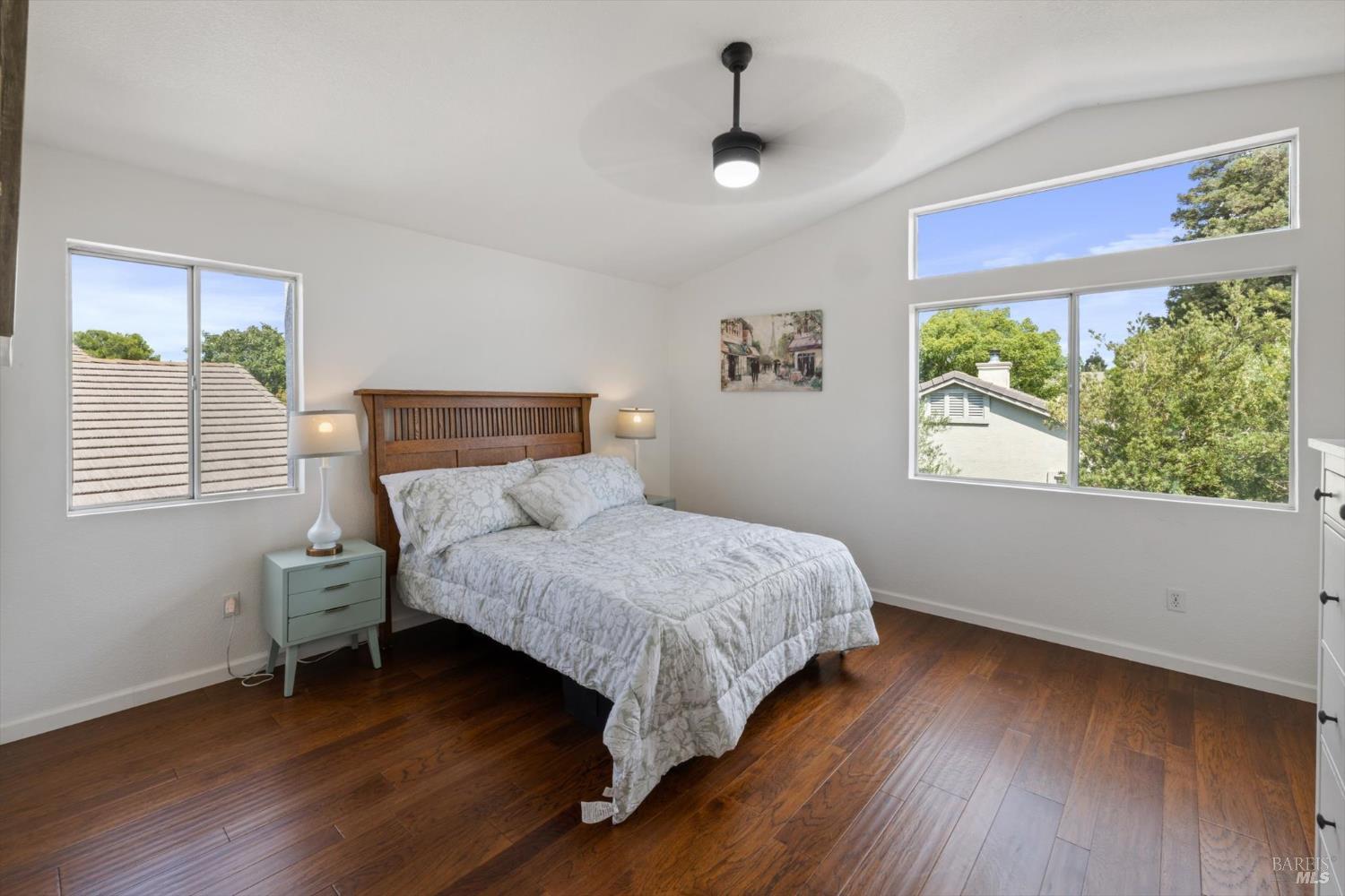 Detail Gallery Image 33 of 49 For 925 Cloverbrook Cir, Vacaville,  CA 95687 - 4 Beds | 3 Baths