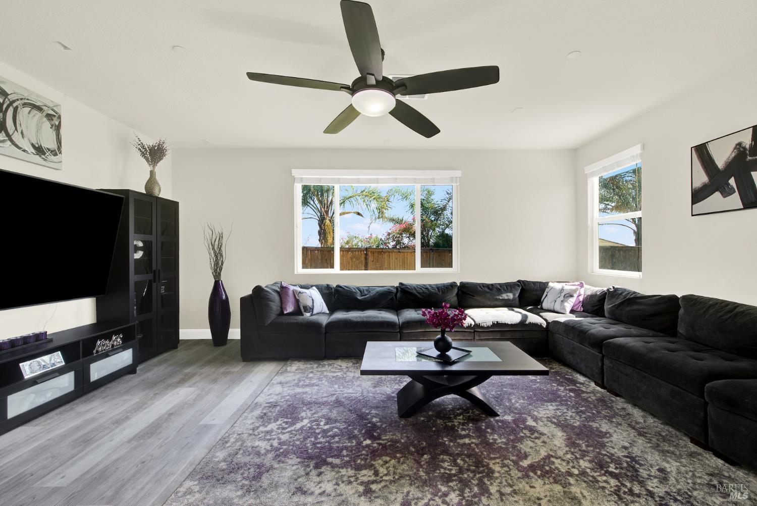 Detail Gallery Image 15 of 82 For 2437 Sanders Ln, Fairfield,  CA 94533 - 5 Beds | 4 Baths
