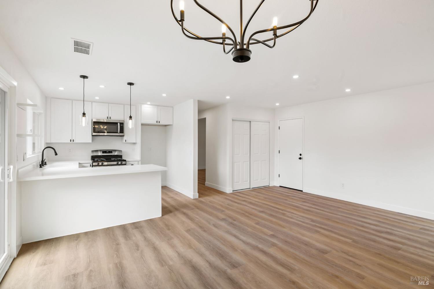 Detail Gallery Image 23 of 55 For 7402 Circle Dr, Rohnert Park,  CA 94928 - 3 Beds | 2 Baths