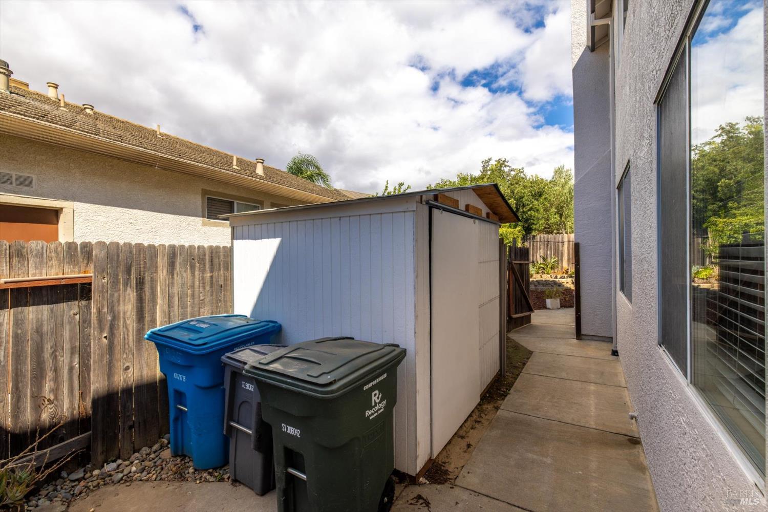 Detail Gallery Image 45 of 49 For 925 Cloverbrook Cir, Vacaville,  CA 95687 - 4 Beds | 3 Baths