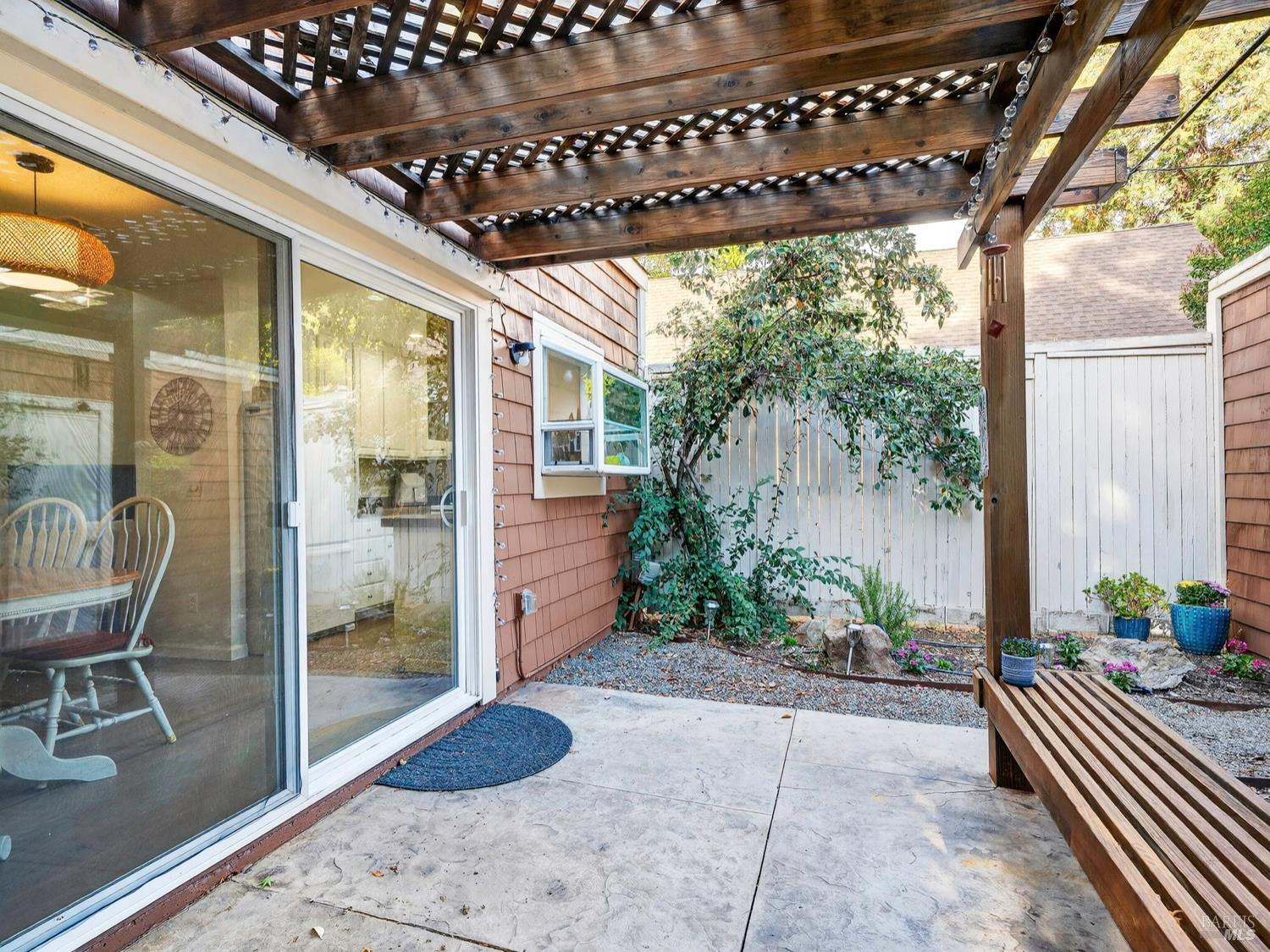 Detail Gallery Image 21 of 33 For 2506 Lakeview Dr, Santa Rosa,  CA 95405 - 3 Beds | 2 Baths