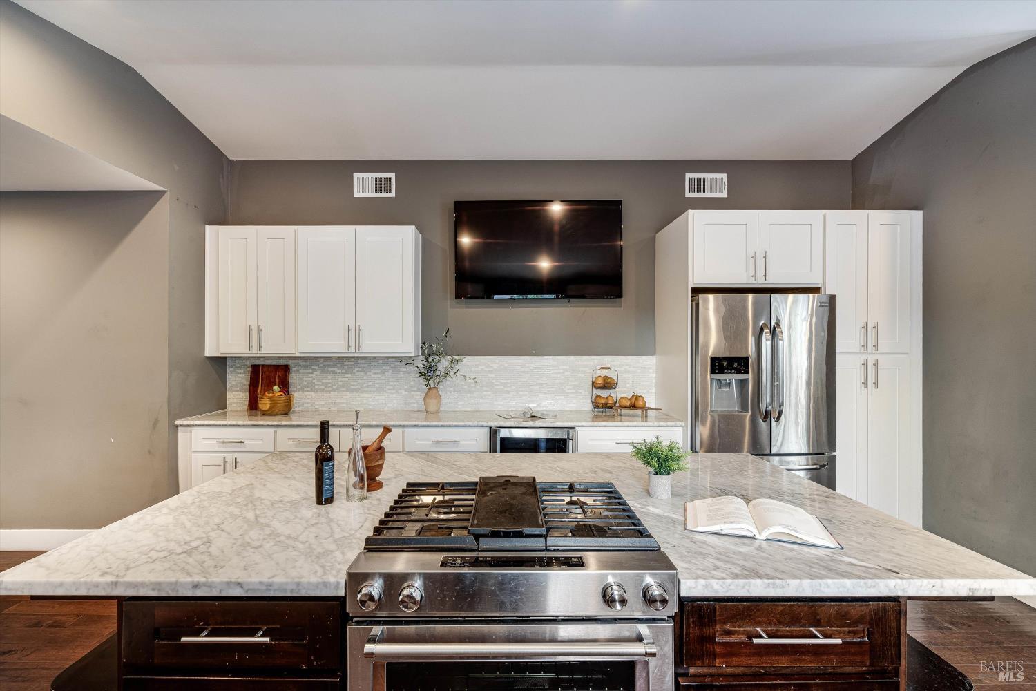 Detail Gallery Image 21 of 56 For 15 Julian Ave, Napa,  CA 94559 - 4 Beds | 2 Baths