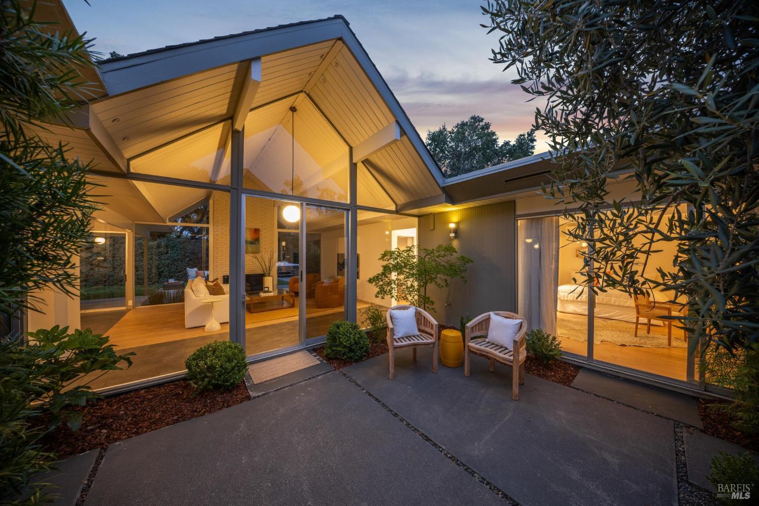 Detail Gallery Image 55 of 61 For 100 Mount Lyell Dr, San Rafael,  CA 94903 - 5 Beds | 2 Baths