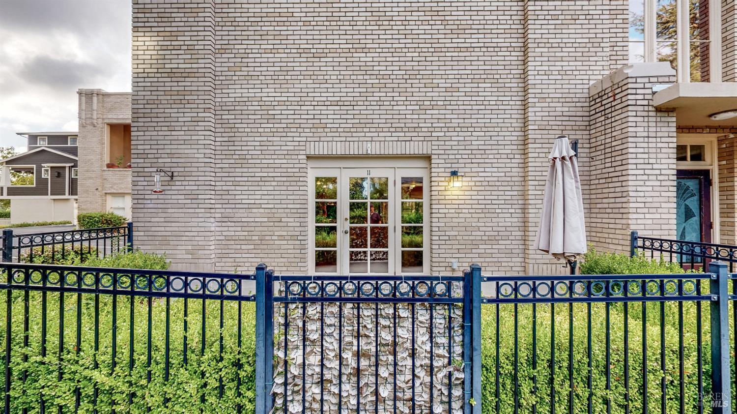Detail Gallery Image 3 of 52 For 331 Keller St #11,  Petaluma,  CA 94952 - 2 Beds | 2/1 Baths