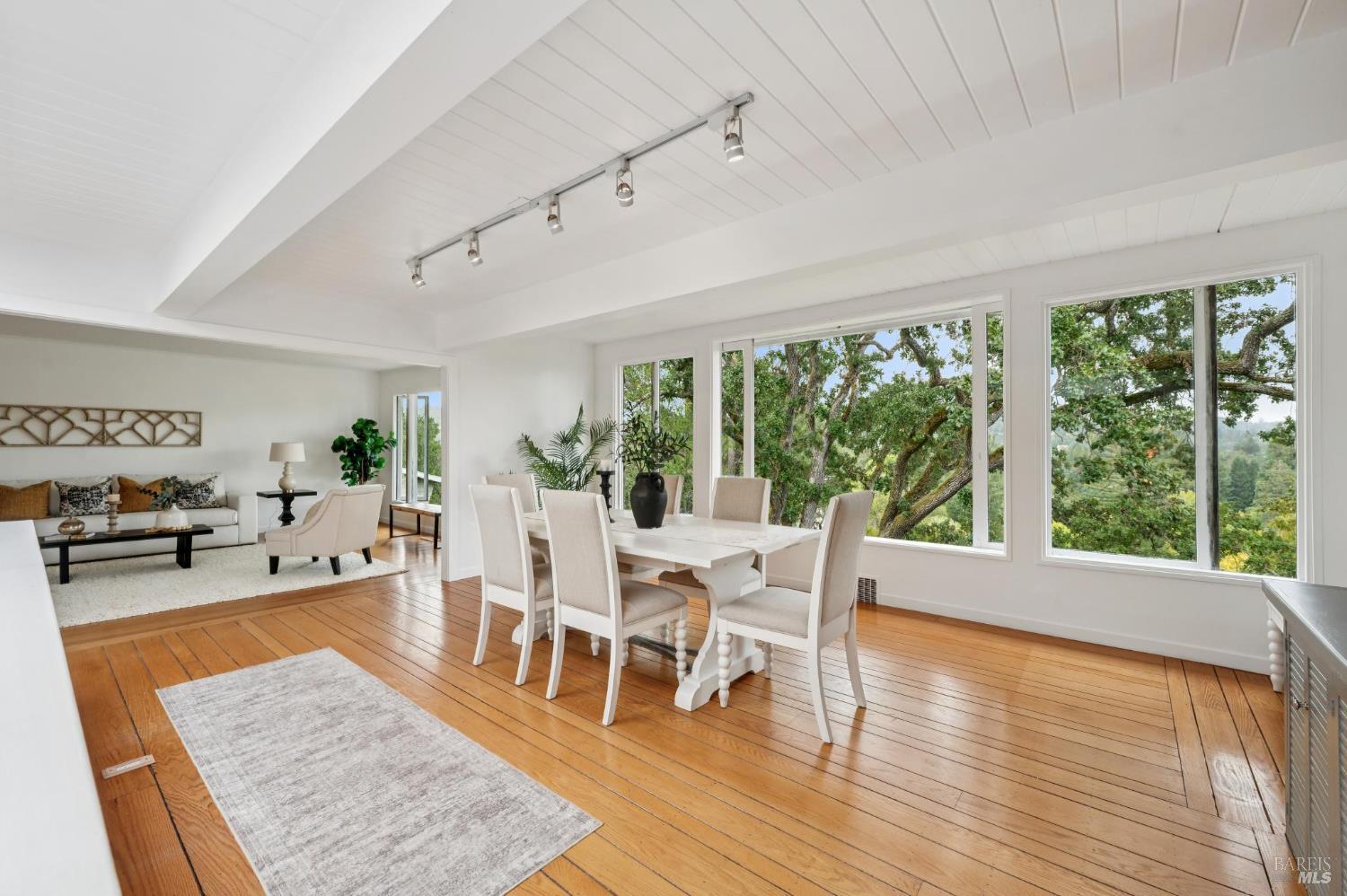 Detail Gallery Image 16 of 78 For 125 Oak Ave, San Anselmo,  CA 94960 - 5 Beds | 2/1 Baths