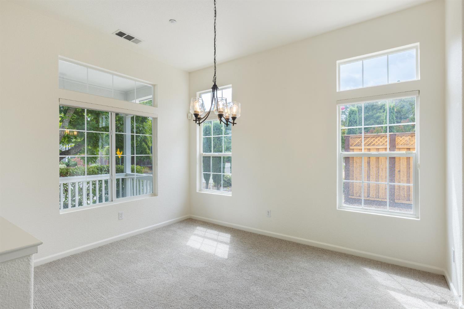 Detail Gallery Image 8 of 32 For 201 Spur Ridge Ln, Healdsburg,  CA 95448 - 3 Beds | 2 Baths
