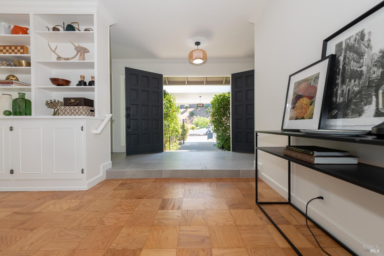 Detail Gallery Image 15 of 38 For 181 Lucas Park Dr, San Rafael,  CA 94903 - 3 Beds | 2 Baths