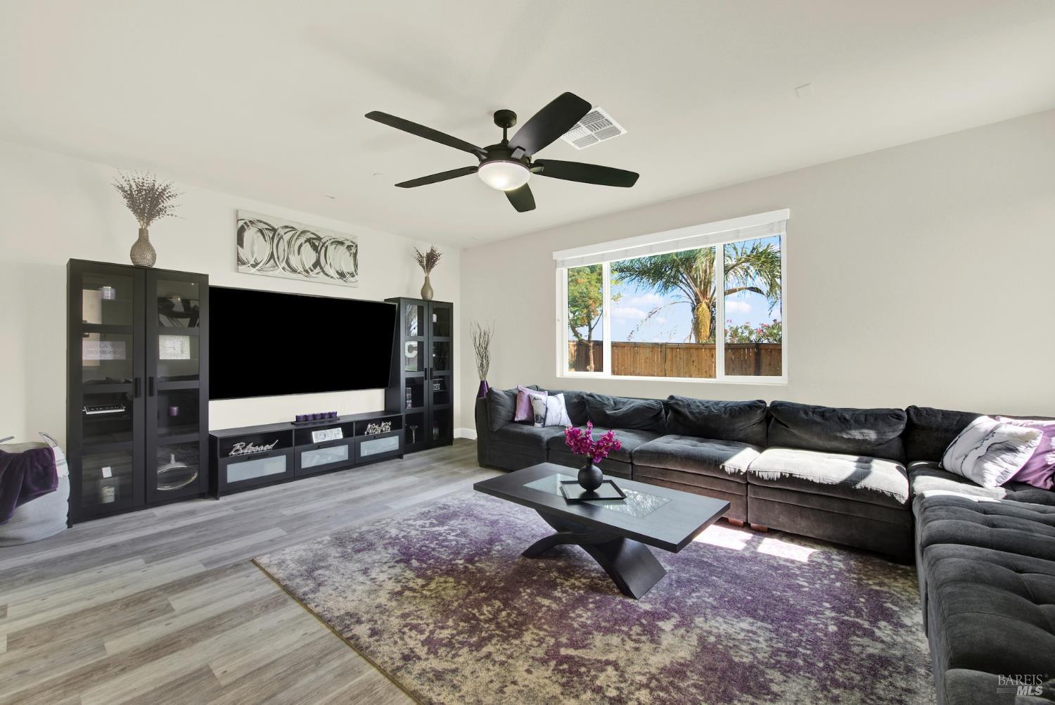 Detail Gallery Image 14 of 82 For 2437 Sanders Ln, Fairfield,  CA 94533 - 5 Beds | 4 Baths