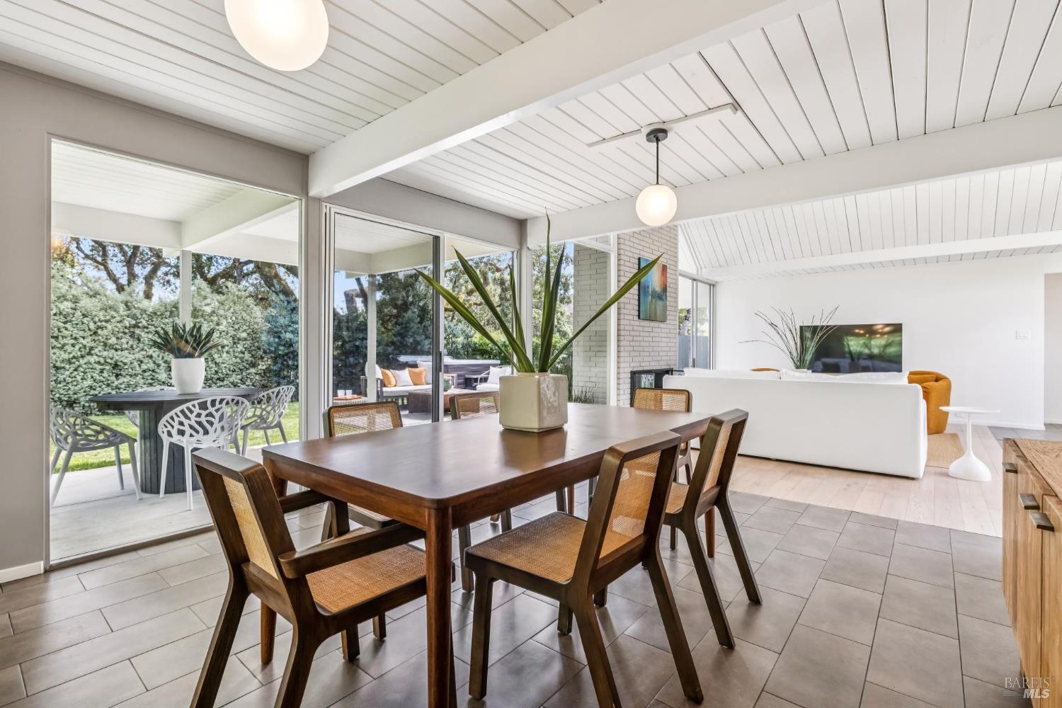 Detail Gallery Image 18 of 61 For 100 Mount Lyell Dr, San Rafael,  CA 94903 - 5 Beds | 2 Baths