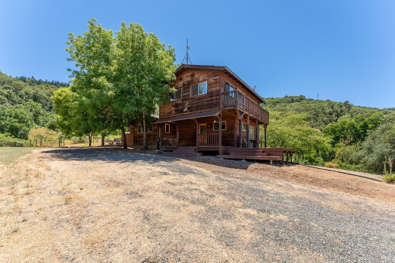 Detail Gallery Image 1 of 39 For 5533 Highway 20 Hwy, Ukiah,  CA 95482 - 4 Beds | 2 Baths